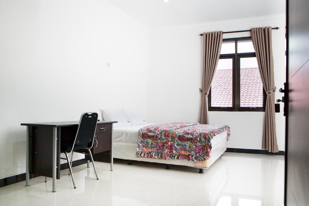 Wisma tamu Reddoorz @ Cihanjuang Cimahi